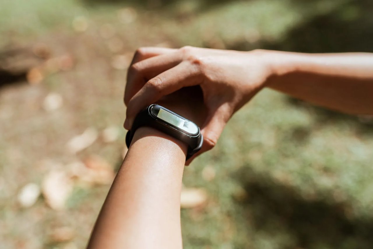 Woman checking the Fitness Band Lite outdoors